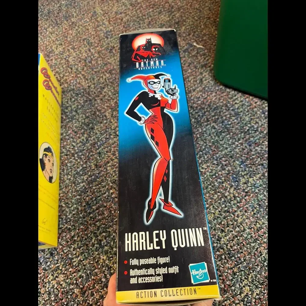 The New Batman Adventures Harley Quinn Action Figure Doll with 2 Pet‎ Hyenas NIB